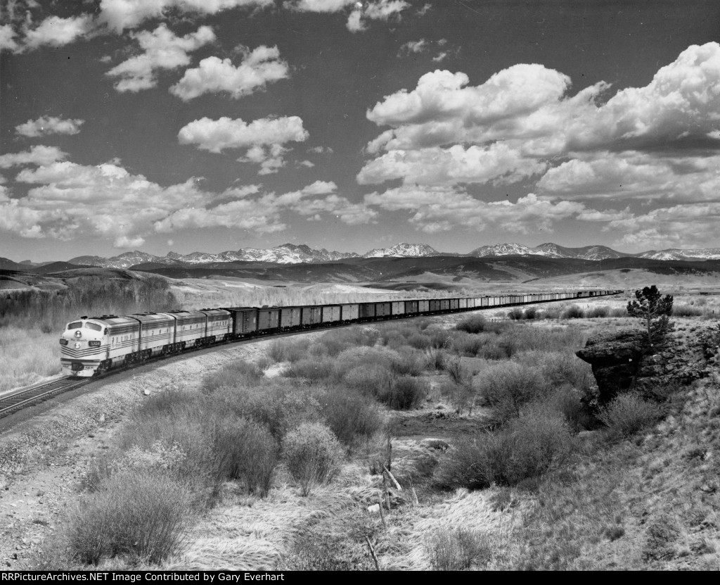 DRGW F7A #5704 - Denver & Rio Grande Western